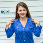 picture of Amy Julia pointing to her shoulders and text overlay that says body prayers